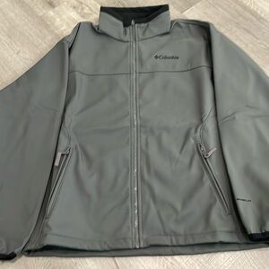 Men’s Columbia softshell jacket